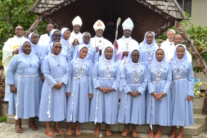 Masista wa Mtakatifu Fransisko wa Asizi Dada Wadogo Nadhiri za Kwanza