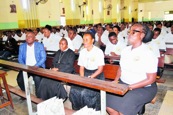 Wataalam wa Afya na Wagonjwa wa Jimbo Kuu Katoliki la Dar es Salaam, wakiwa katika Adhimisho la Misa Takatifu ya Jubilei yao, iliyoadhimishwa katika Parokia ya Bikira Maria wa Fatima – Msimbazi, jimboni humo. (Picha na Yohana Kasosi)