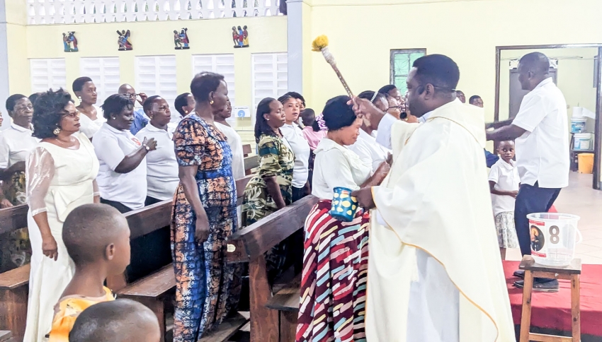 Paroko wa Parokia ya Mtakatifu Kamili - Yombo Kiwalani